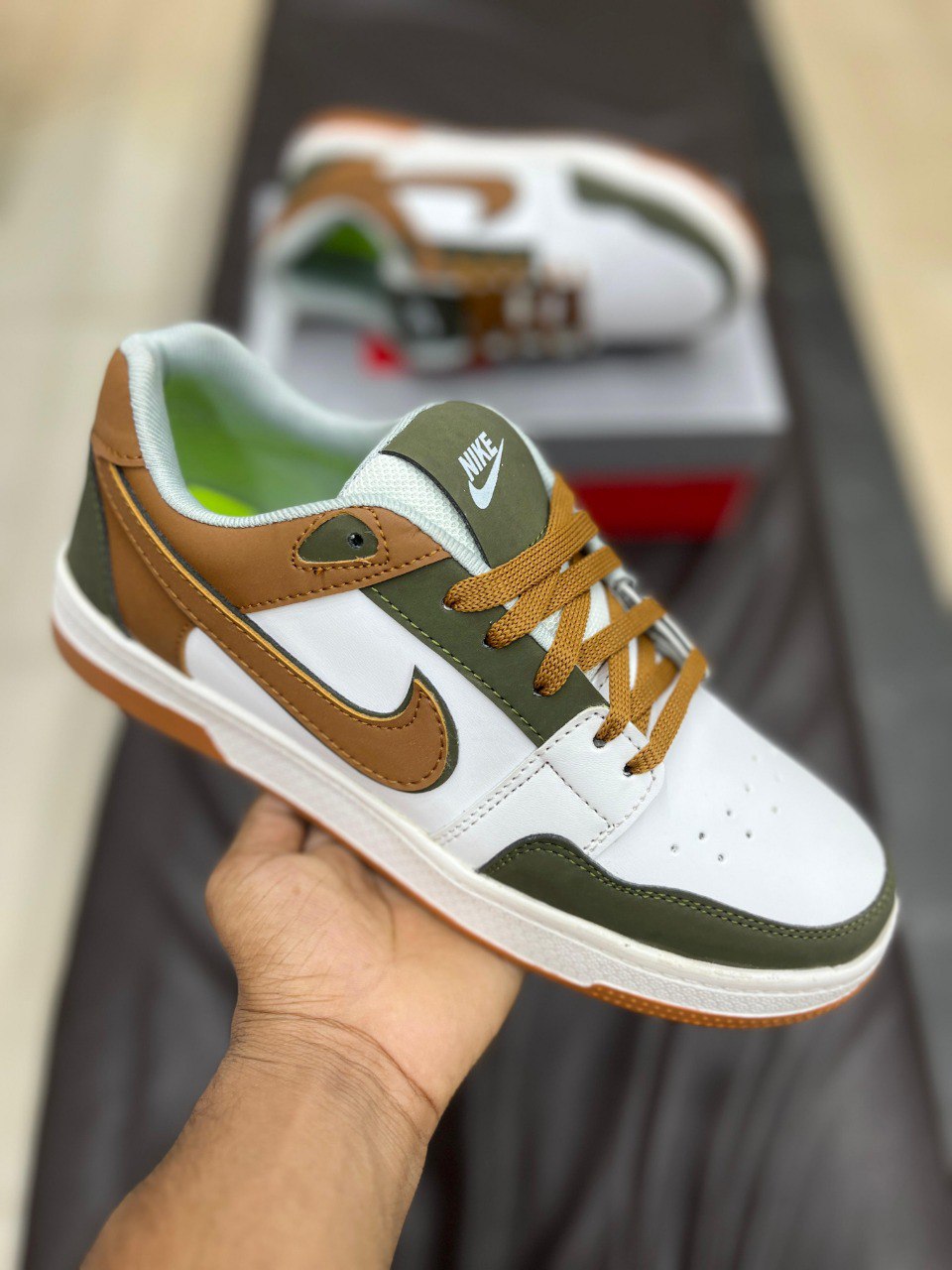 Nike Classic Low-Top Sneaker – Unique Accent Design