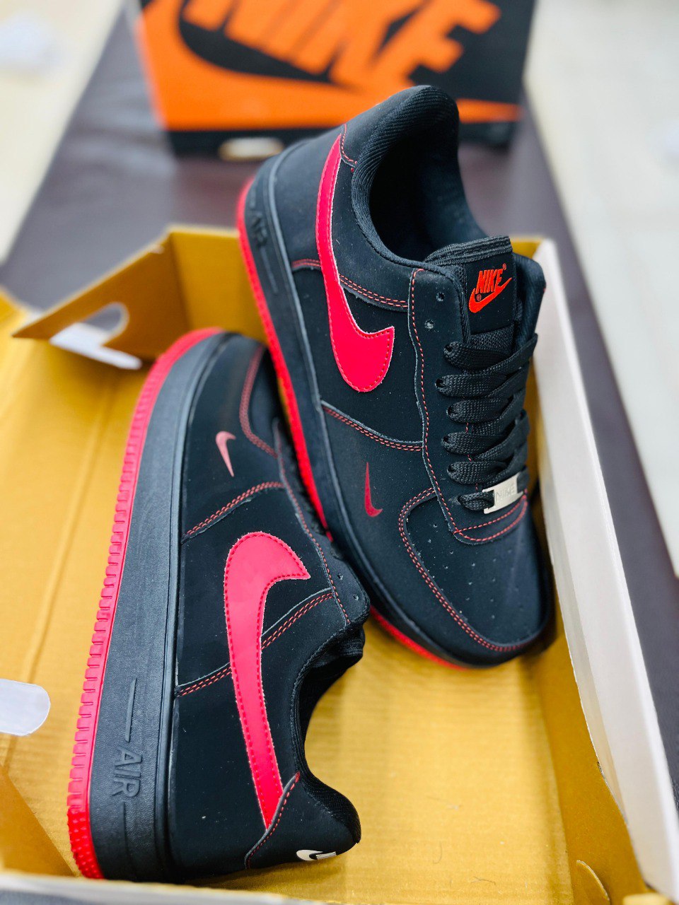 Nike Air Force 1 Low black and university red
