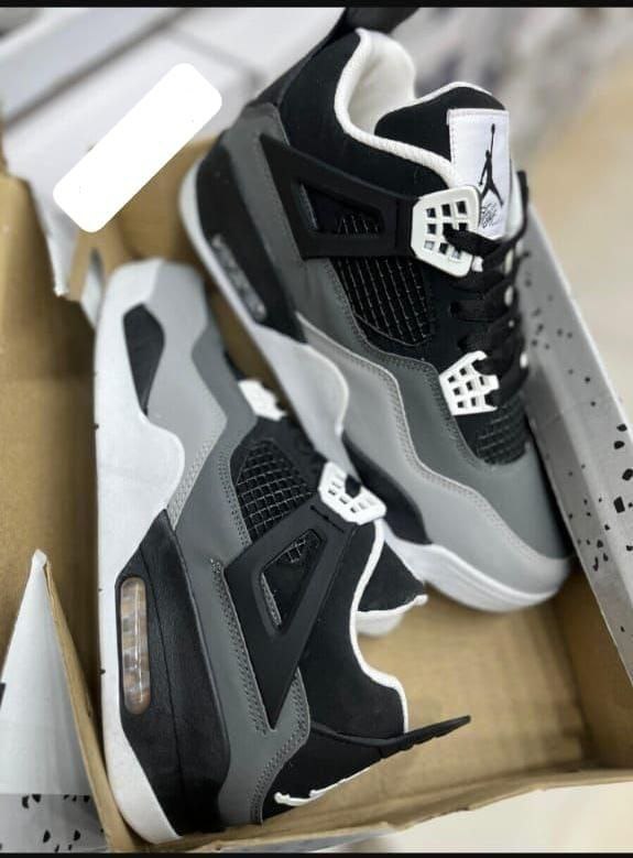 Nike SB x Air Jordan 4 Retro