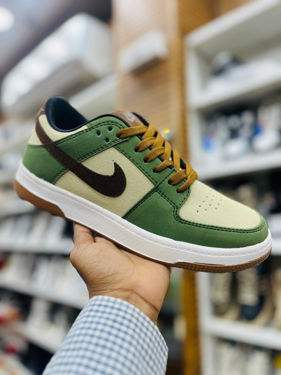 Nike Classic Low-Top Sneaker in Suede Finish - Casual Unisex Footwear