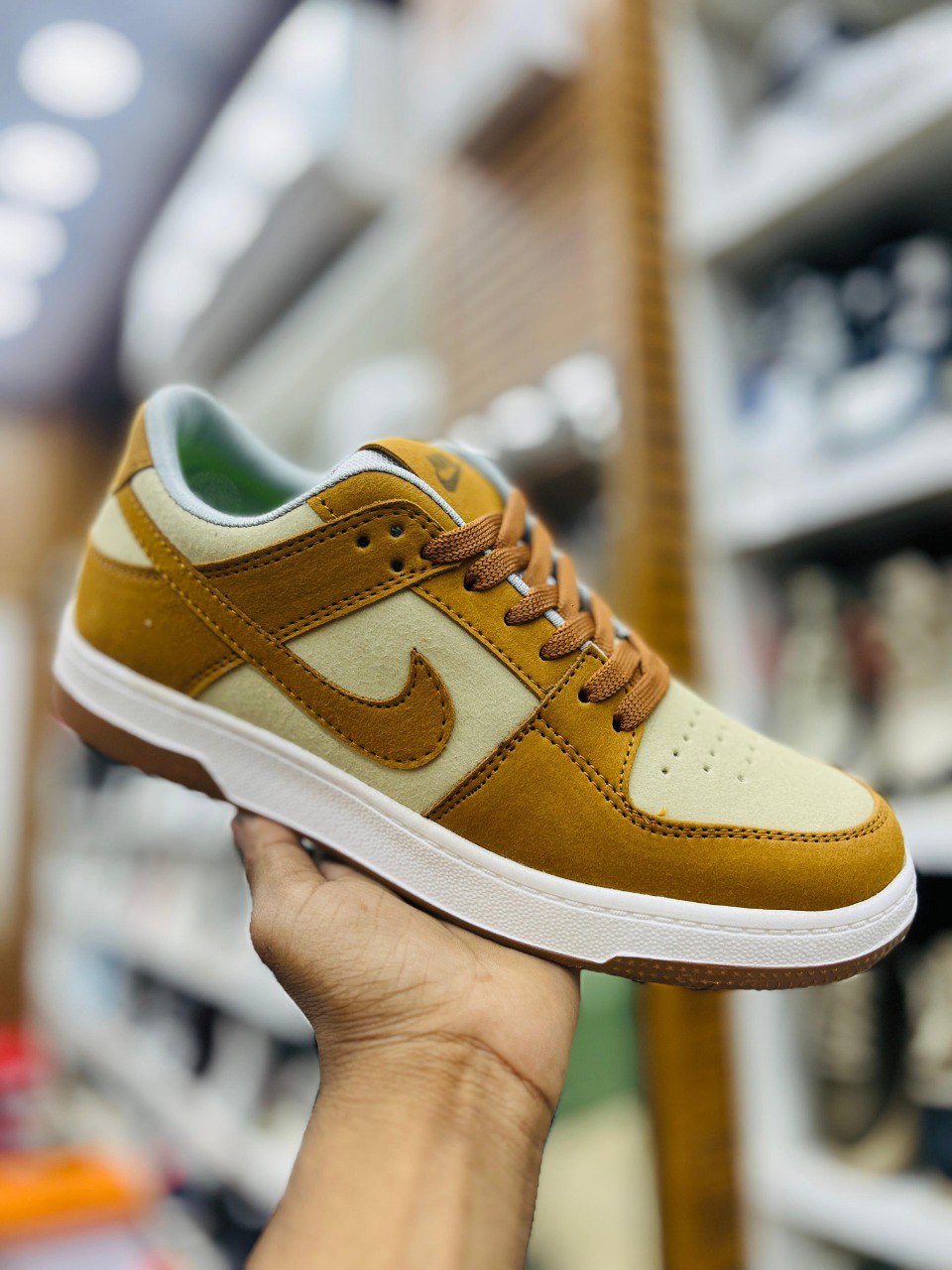 Nike Classic Low-Top Sneaker in Suede Finish - Casual Unisex Footwear